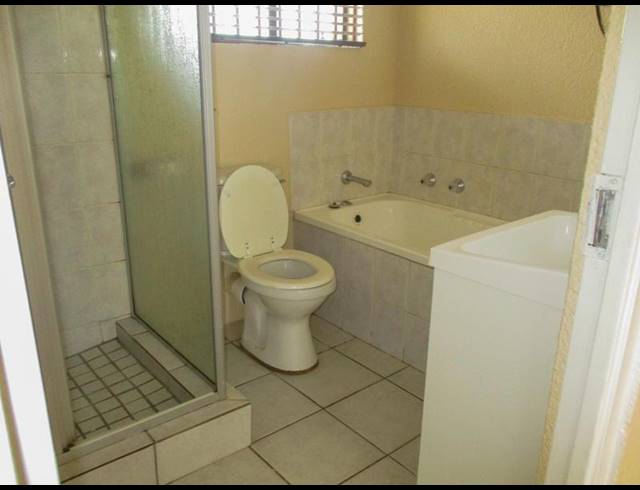 2 BEDROOM PROPERTY TO RENT IN DIE HOEWES